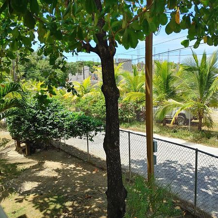 Single-Family Home With Gated Tropical Yard เวสต์เอนด์ ภายนอก รูปภาพ