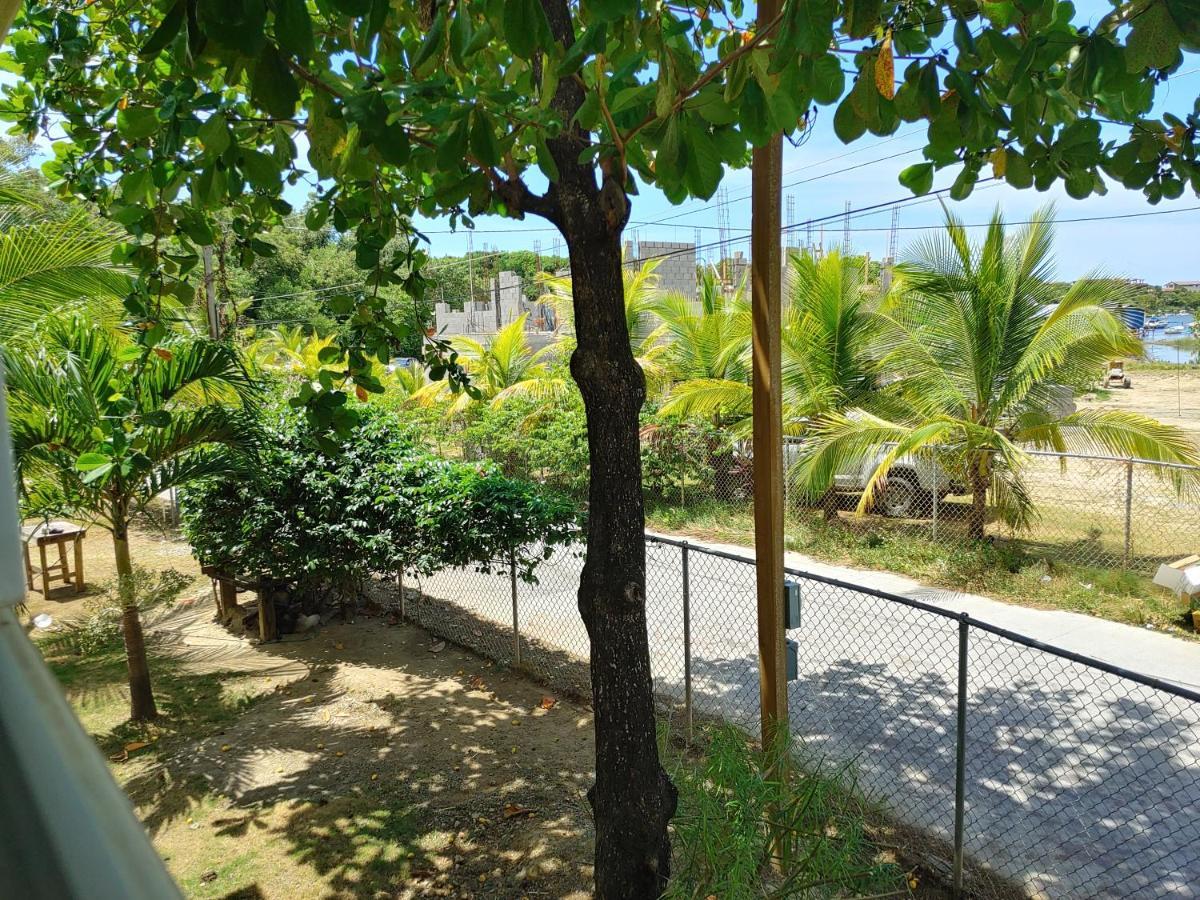 Single-Family Home With Gated Tropical Yard เวสต์เอนด์ ภายนอก รูปภาพ